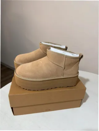 Stivali UGG Beige Taglia 40