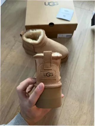 Stivali UGG Beige Taglia 40
