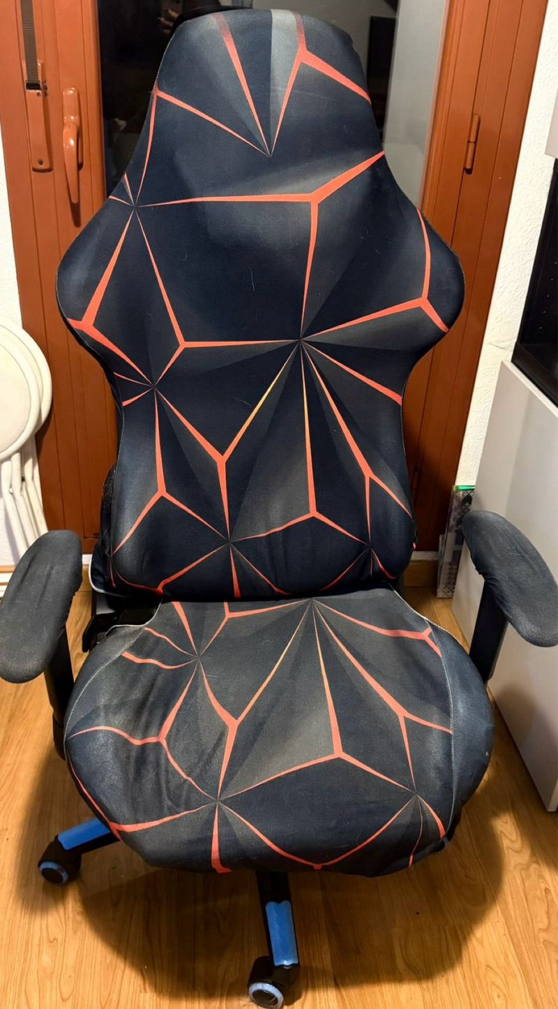 Silla Gaming Negra con Funda Protectora