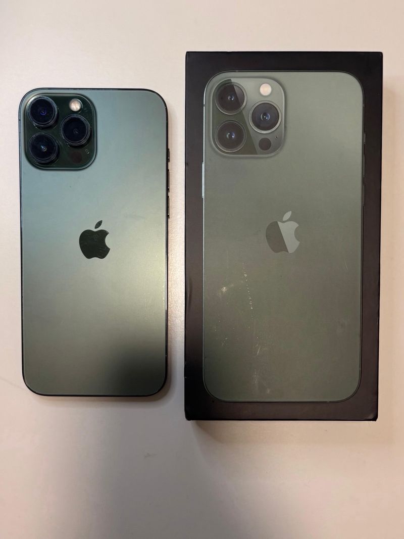 iPhone 13 Pro Max Verde Oscuro afbeelding 2
