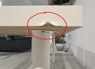 Mesa de escritorio blanca