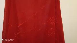 Foulard rojo con bordado