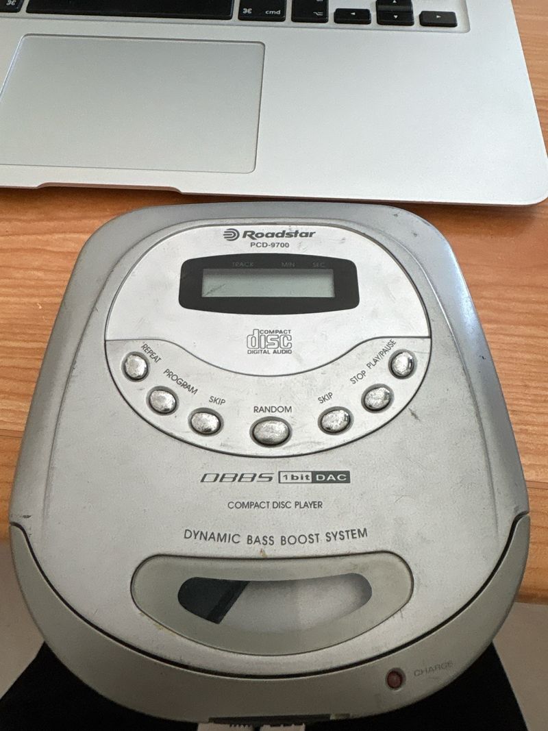 Reproductor de CD portátil Roadstar PCD-9700