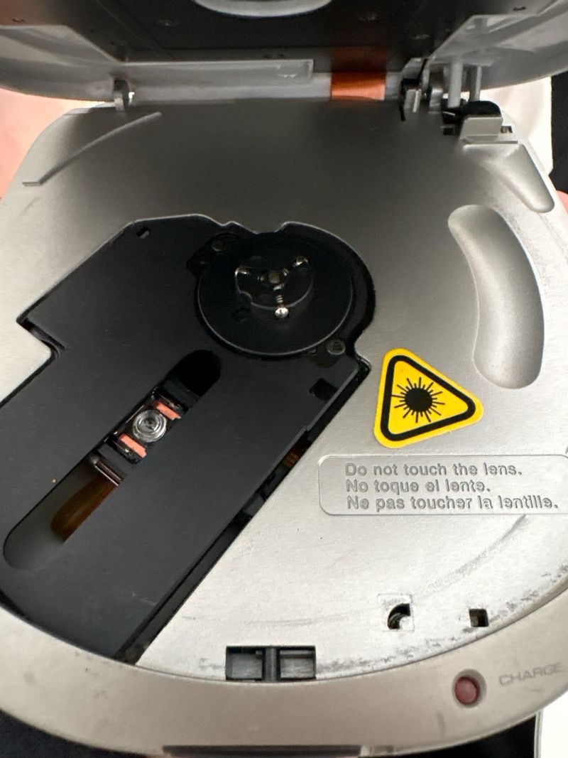 Reproductor de CD portátil Roadstar PCD-9700 afbeelding 3