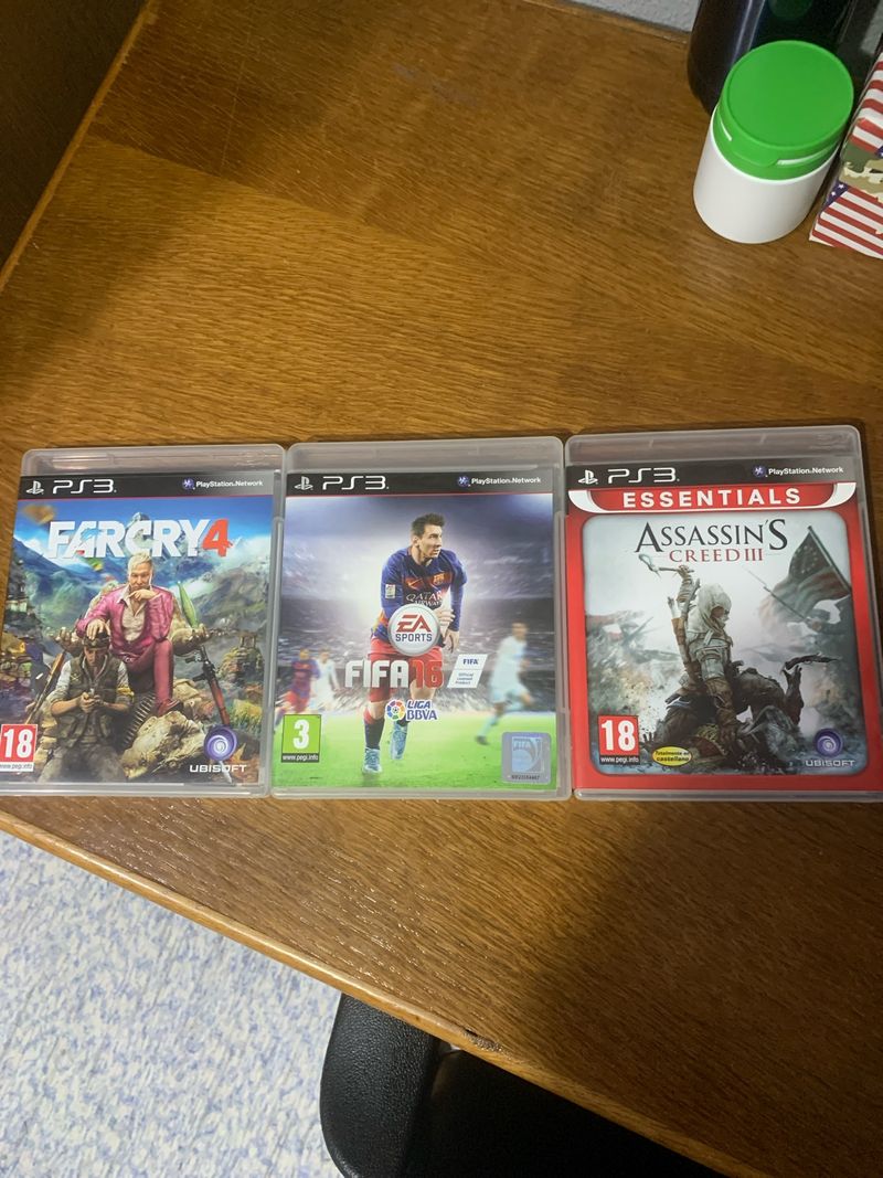 Lote Juegos PS3: FIFA 16, Far Cry 4, AC3