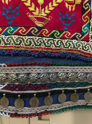 Cazadora ante con aplicaciones