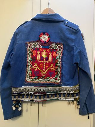 Cazadora ante con aplicaciones