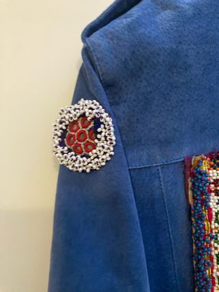 Cazadora ante con aplicaciones