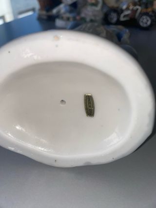 Figura porcelana mujer con cántaro