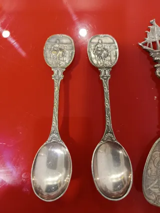 Juego de 5 Cucharas de Plata Decoradas