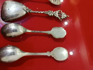 Juego de 5 Cucharas de Plata Decoradas