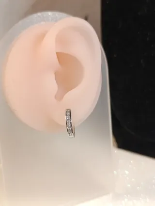 Argollas plateadas con circonitas de Elena Joyas