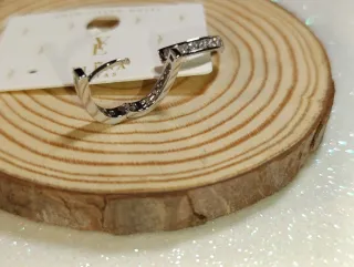 Argollas plateadas con circonitas de Elena Joyas