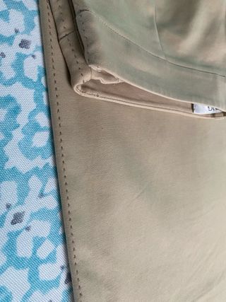 Pantalón beige Mango