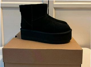 Stivali UGG Ultra Mini con piattaforma Taglia 38