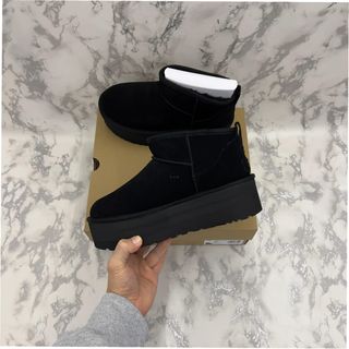 Stivali UGG Ultra Mini con piattaforma Taglia 37