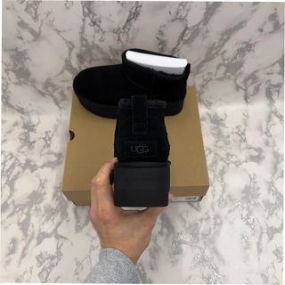 Stivali UGG Ultra Mini con piattaforma Taglia 37