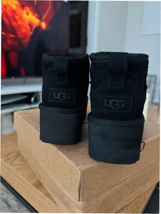 Stivali UGG Ultra Mini con piattaforma Taglia 38