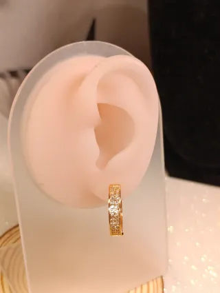Argollas doradas con circonitas de Jewelry