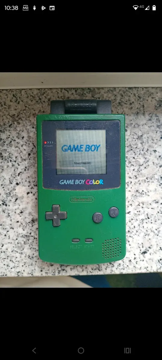 Game Boy Color con juego Pinball Pokémon