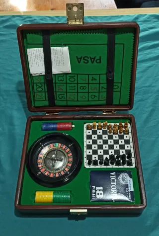 Valigetta di giochi: Roulette, Scacchi e Poker