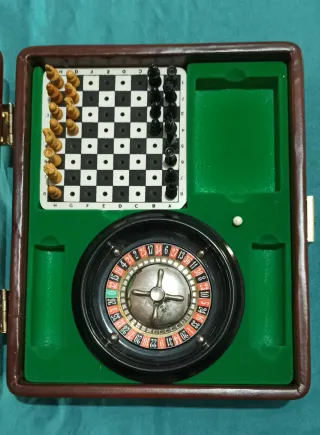 Valigetta di giochi: Roulette, Scacchi e Poker