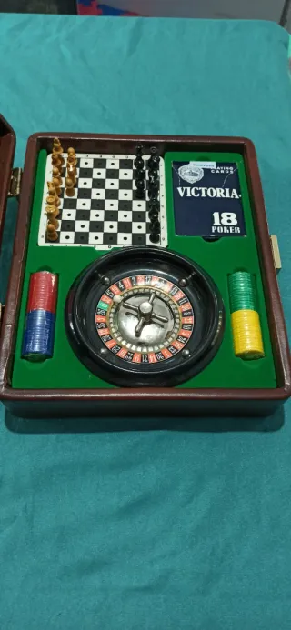 Valigetta di giochi: Roulette, Scacchi e Poker