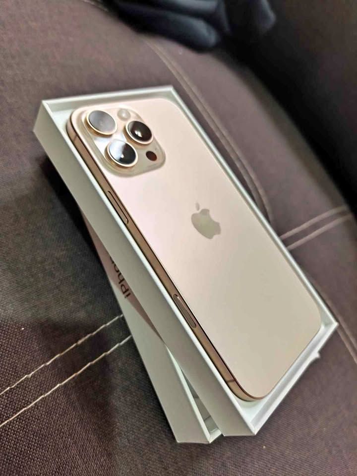 iPhone 16 Pro Max Dorado