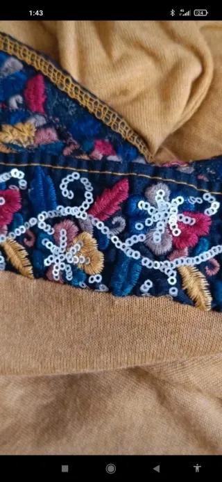 Chaqueta mostaza bordada