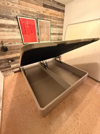 Canapé abatible con cabecero tapizado