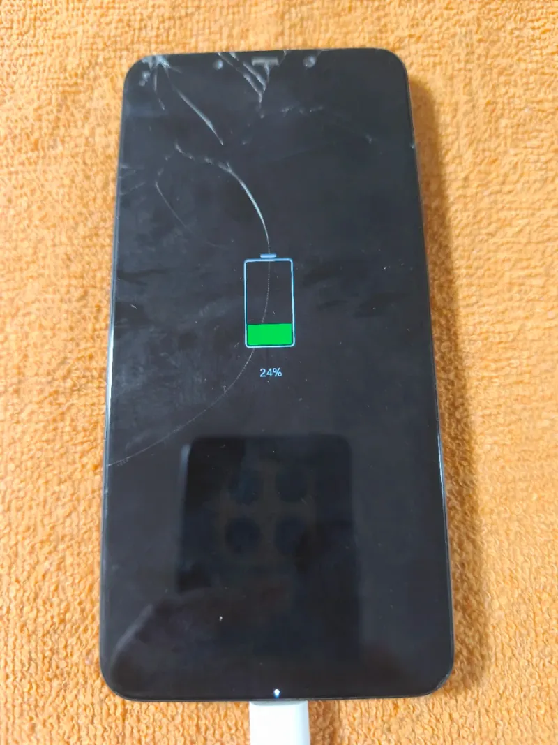 Pocophone F1 para piezas, enciende afbeelding 2