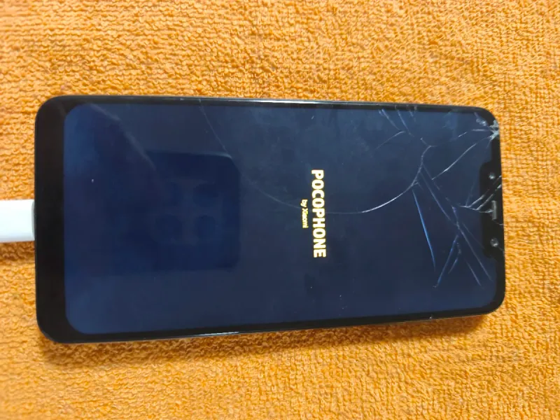 Pocophone F1 para piezas, enciende afbeelding 3