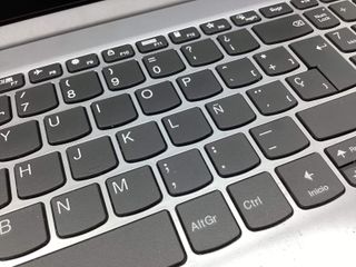 pc portatil lenovo 82v7