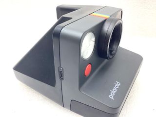 camara instantanea polaroid now+
