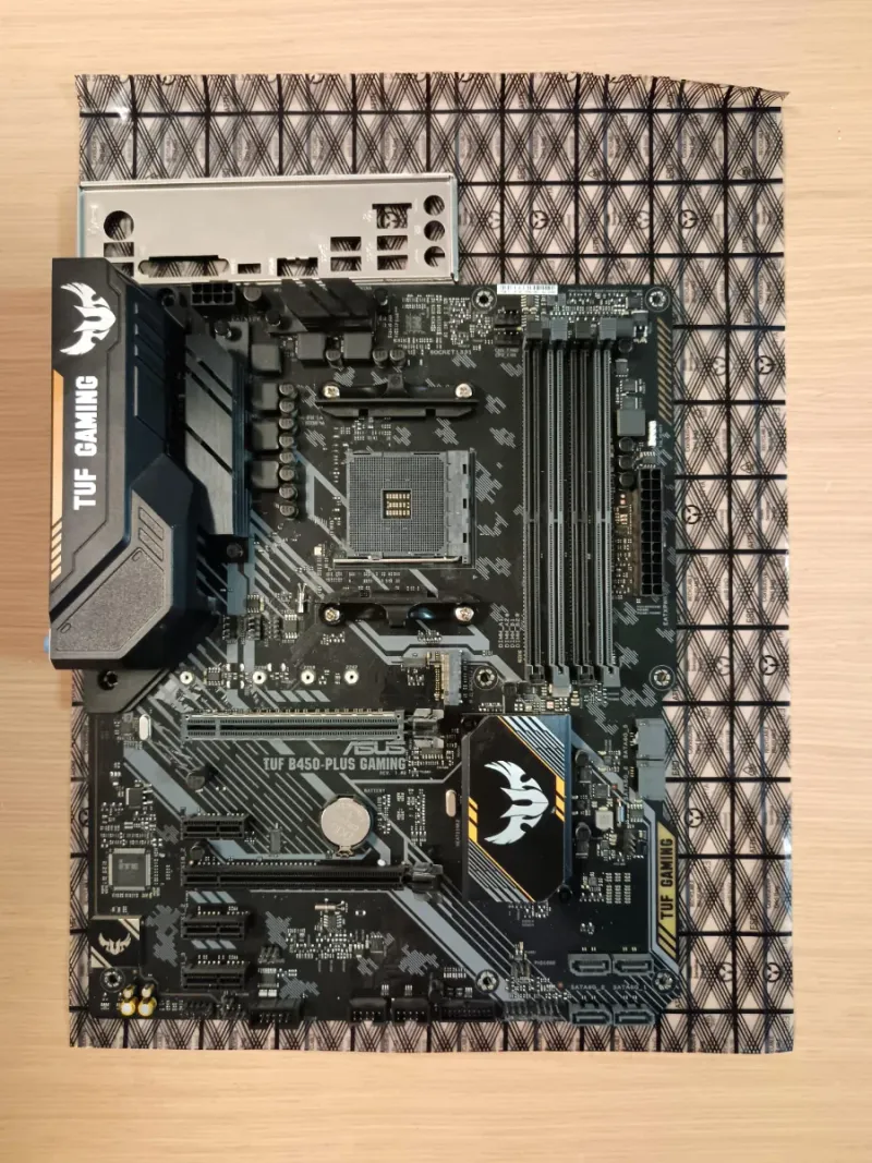 ASUS TUF B450 PLUS GAMING Placa Base afbeelding 2
