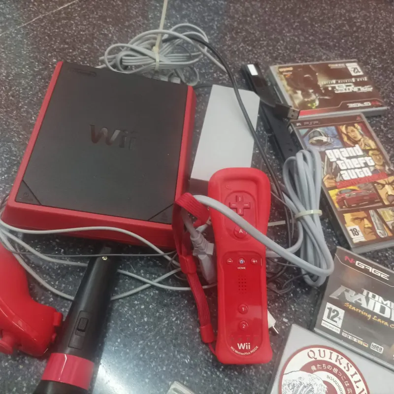 Consola Nintendo Wii Roja y Negra + Juegos