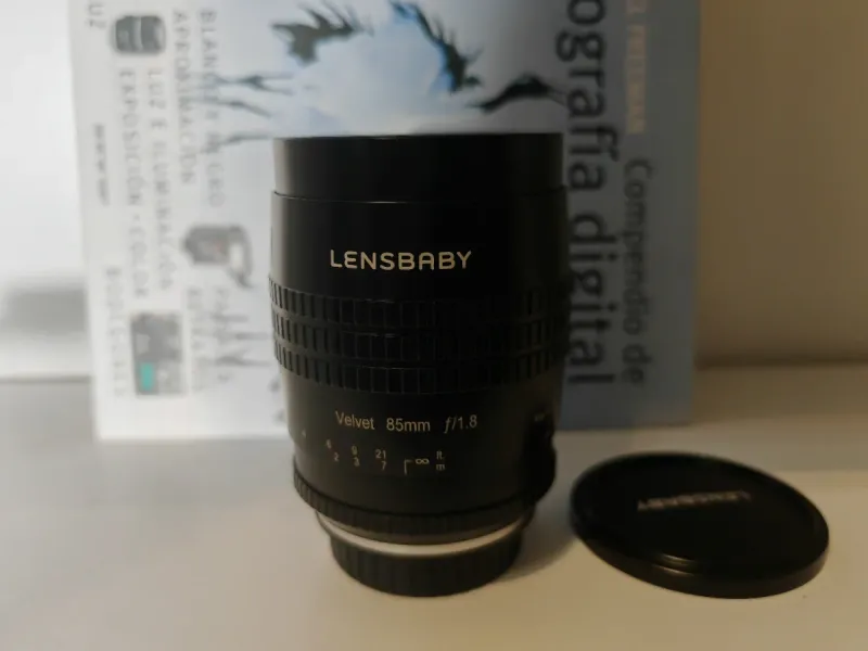 Lensbaby Velvet 85mm f/1.8