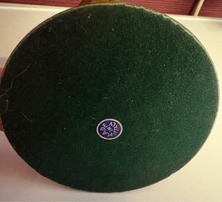 Coppia putti con mappamondo vintage