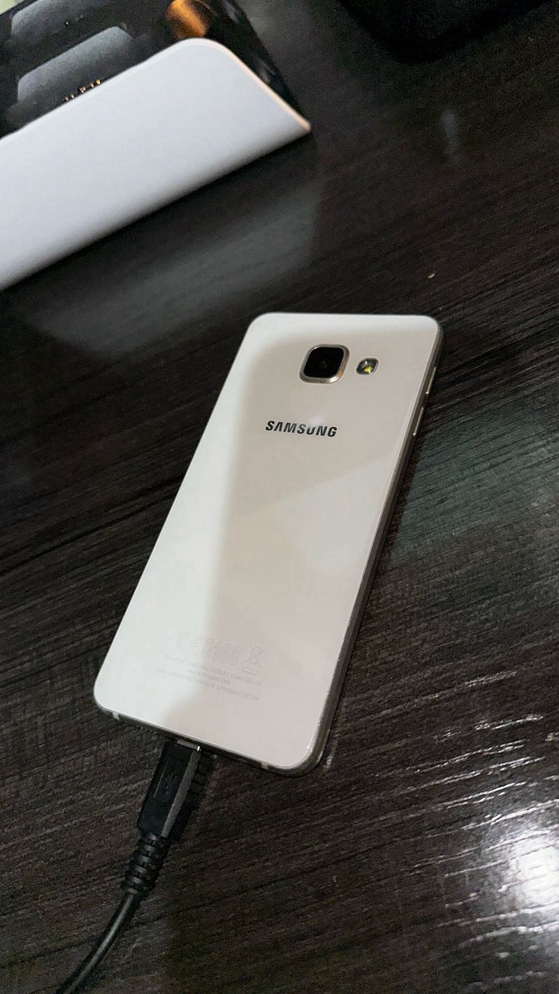 Samsung Galaxy A3 2016 - Carga y Enciende afbeelding 2
