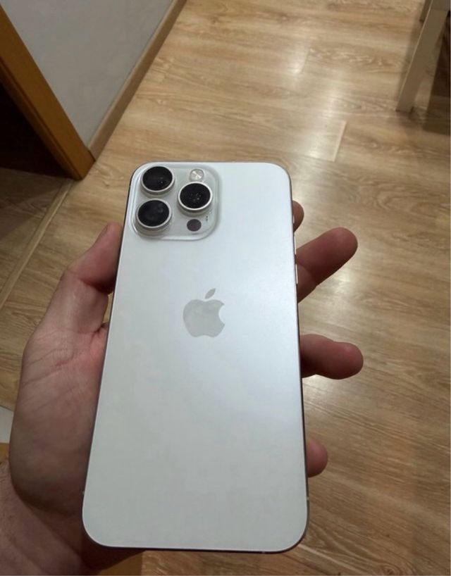 iPhone 15 Pro Max