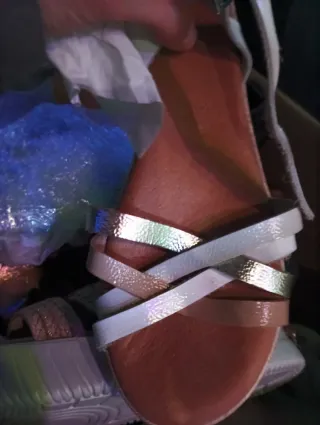 Sandalias cuña beige y doradas