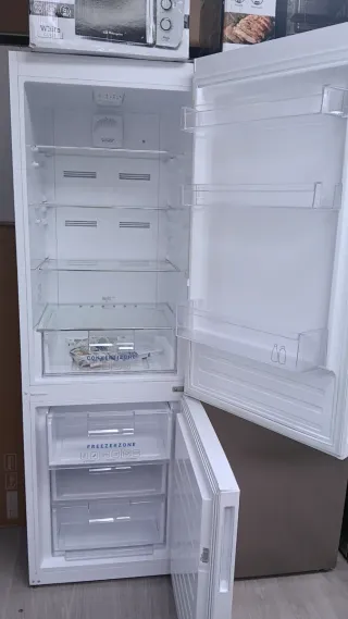 Nevera Daewoo con dispensador de agua