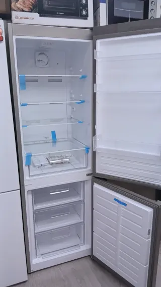 Nevera Daewoo con dispensador de agua