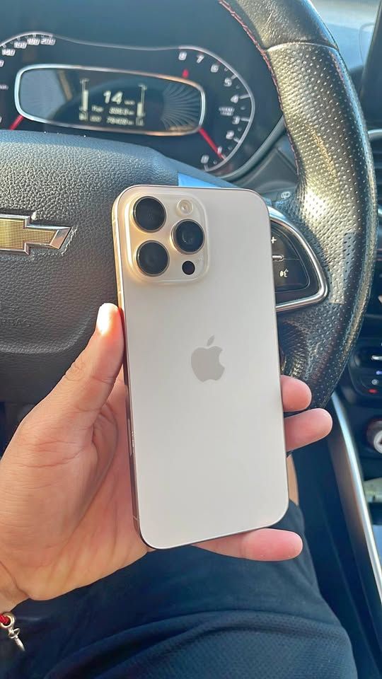 iPhone 16 Pro Max Oro/Plata