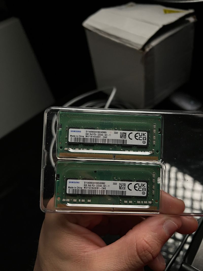2x Samsung DDR4 8GB PC4-3200AA RAM
