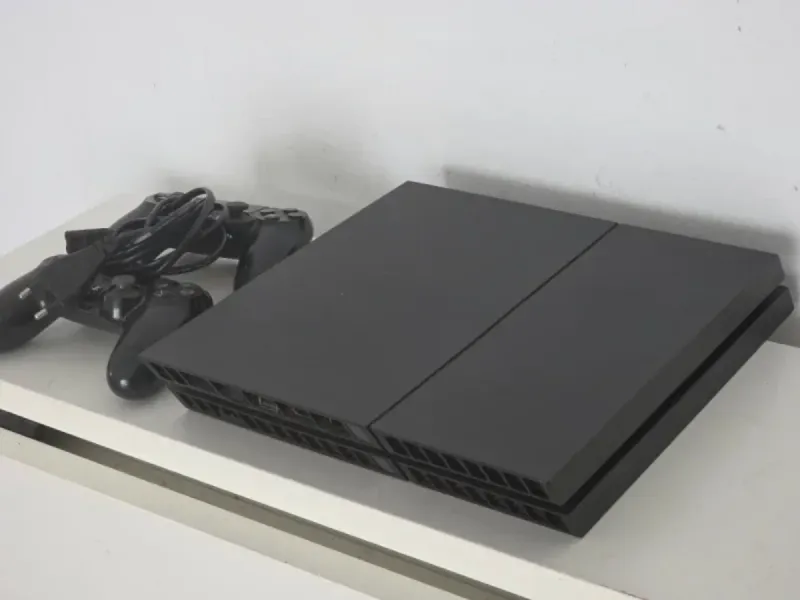 PS4 500GB + 2 mandos originales afbeelding 11