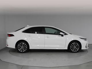 Toyota Corolla Sedán STYLE 1.8 HYBRID 140CV AUT