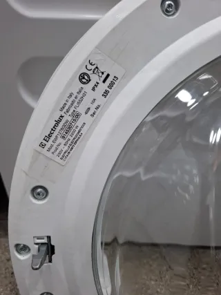 Puerta lavadora Electrolux. EWF1276GDW