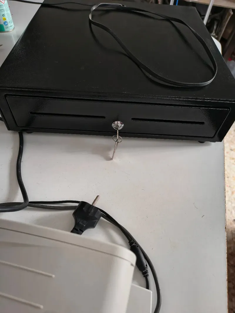 Caja registradora metálica negra nueva