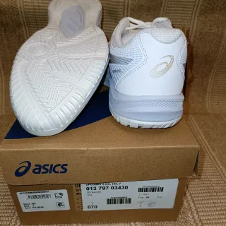 Zapatillas Asics Blancas y Doradas